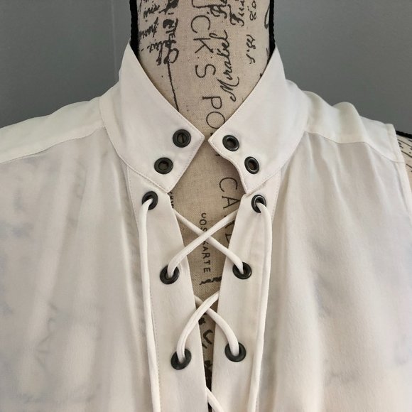 Sleeveless Tie-up Blouse - Picture 7 of 9